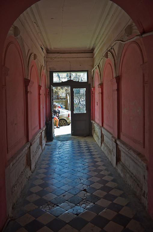 Griboedov Hostel & Suites ティビリシ エクステリア 写真