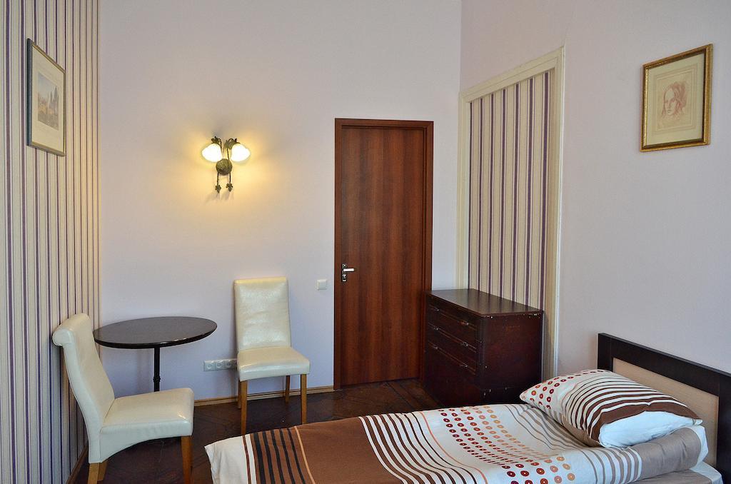 Griboedov Hostel & Suites ティビリシ エクステリア 写真