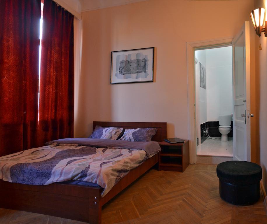 Griboedov Hostel & Suites ティビリシ 部屋 写真
