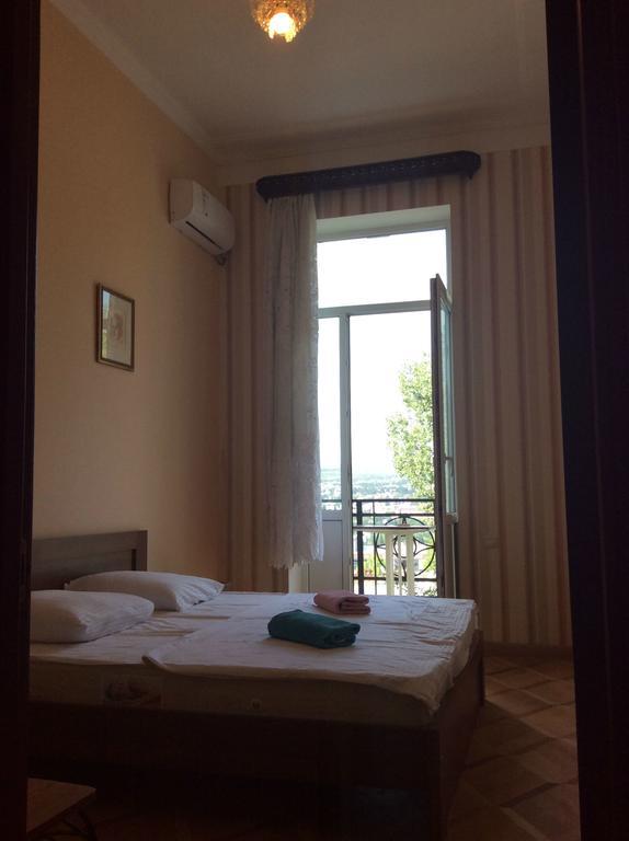 Griboedov Hostel & Suites ティビリシ エクステリア 写真