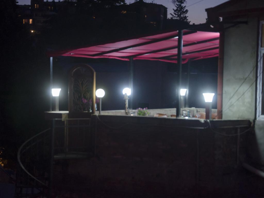 Griboedov Hostel & Suites ティビリシ エクステリア 写真