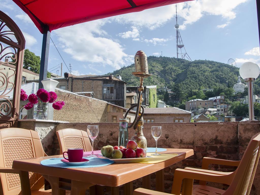 Griboedov Hostel & Suites ティビリシ エクステリア 写真