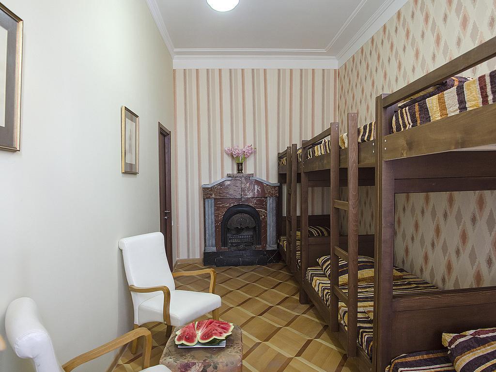 Griboedov Hostel & Suites ティビリシ エクステリア 写真