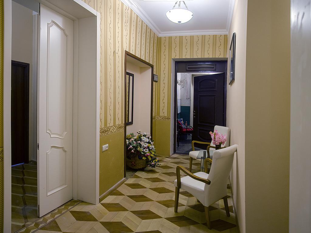 Griboedov Hostel & Suites ティビリシ エクステリア 写真