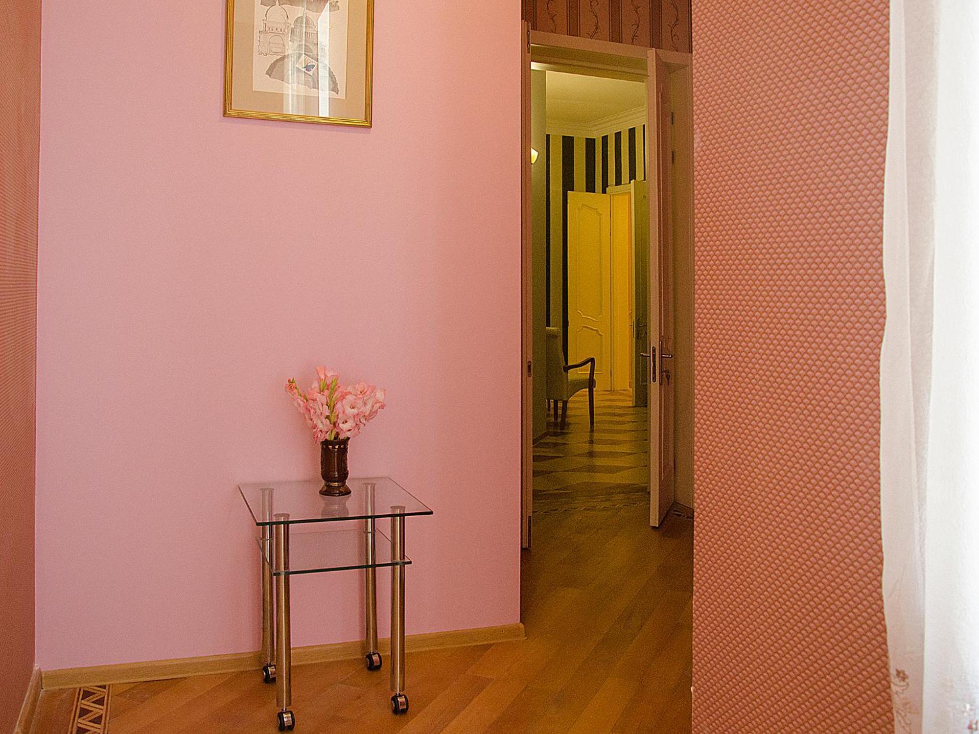 Griboedov Hostel & Suites ティビリシ エクステリア 写真