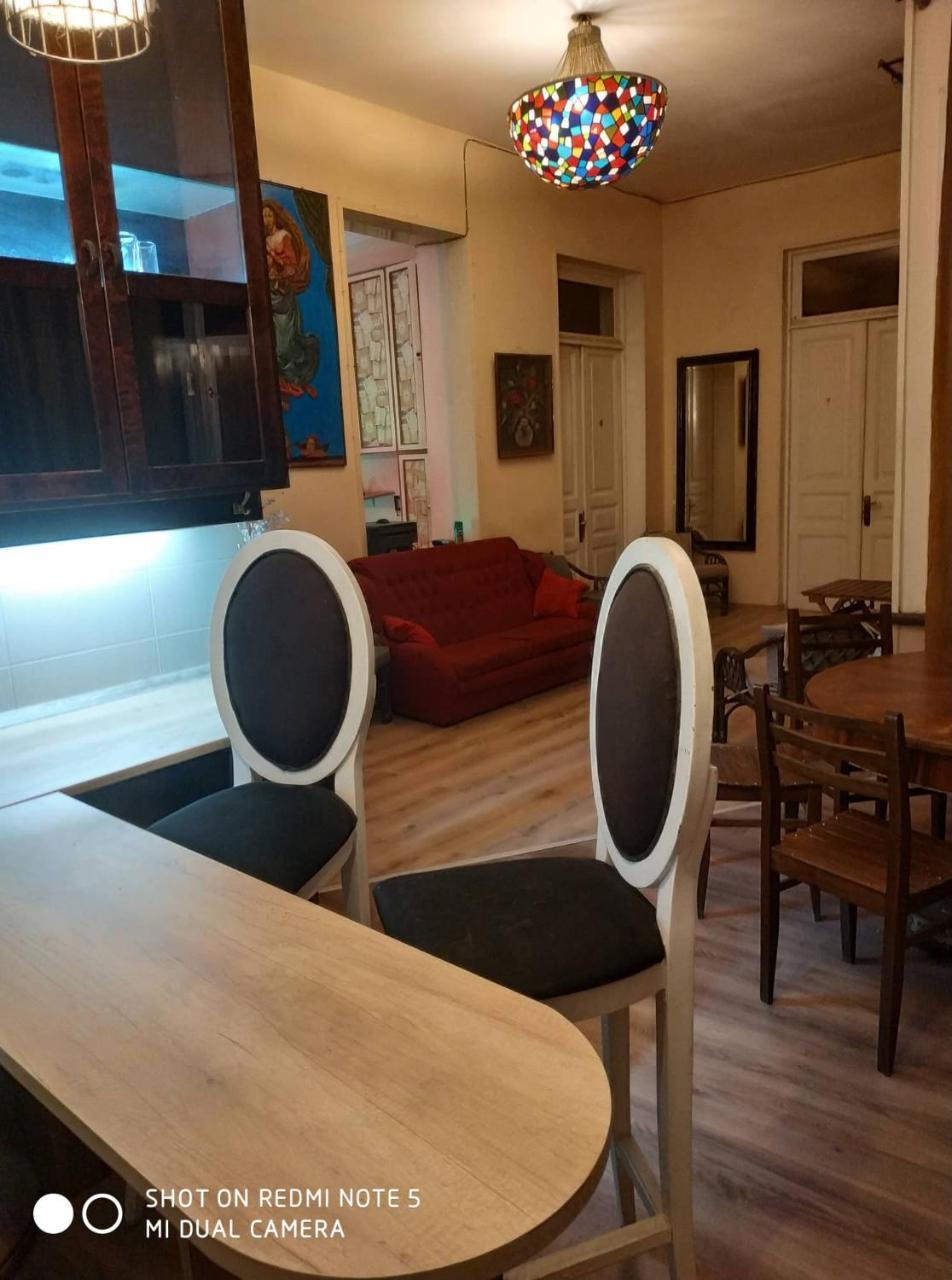 Griboedov Hostel & Suites ティビリシ エクステリア 写真