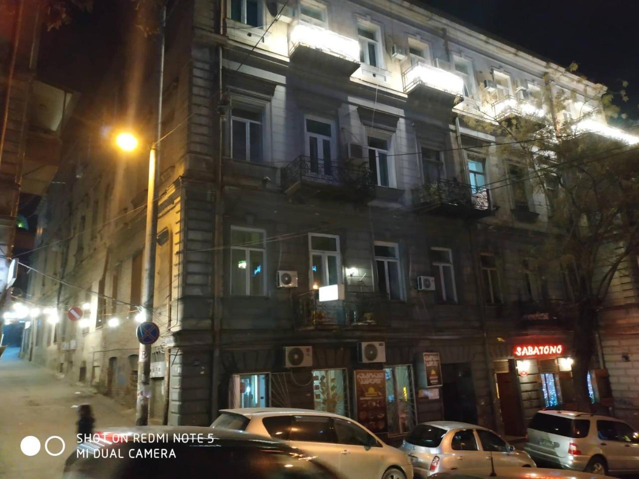 Griboedov Hostel & Suites ティビリシ エクステリア 写真