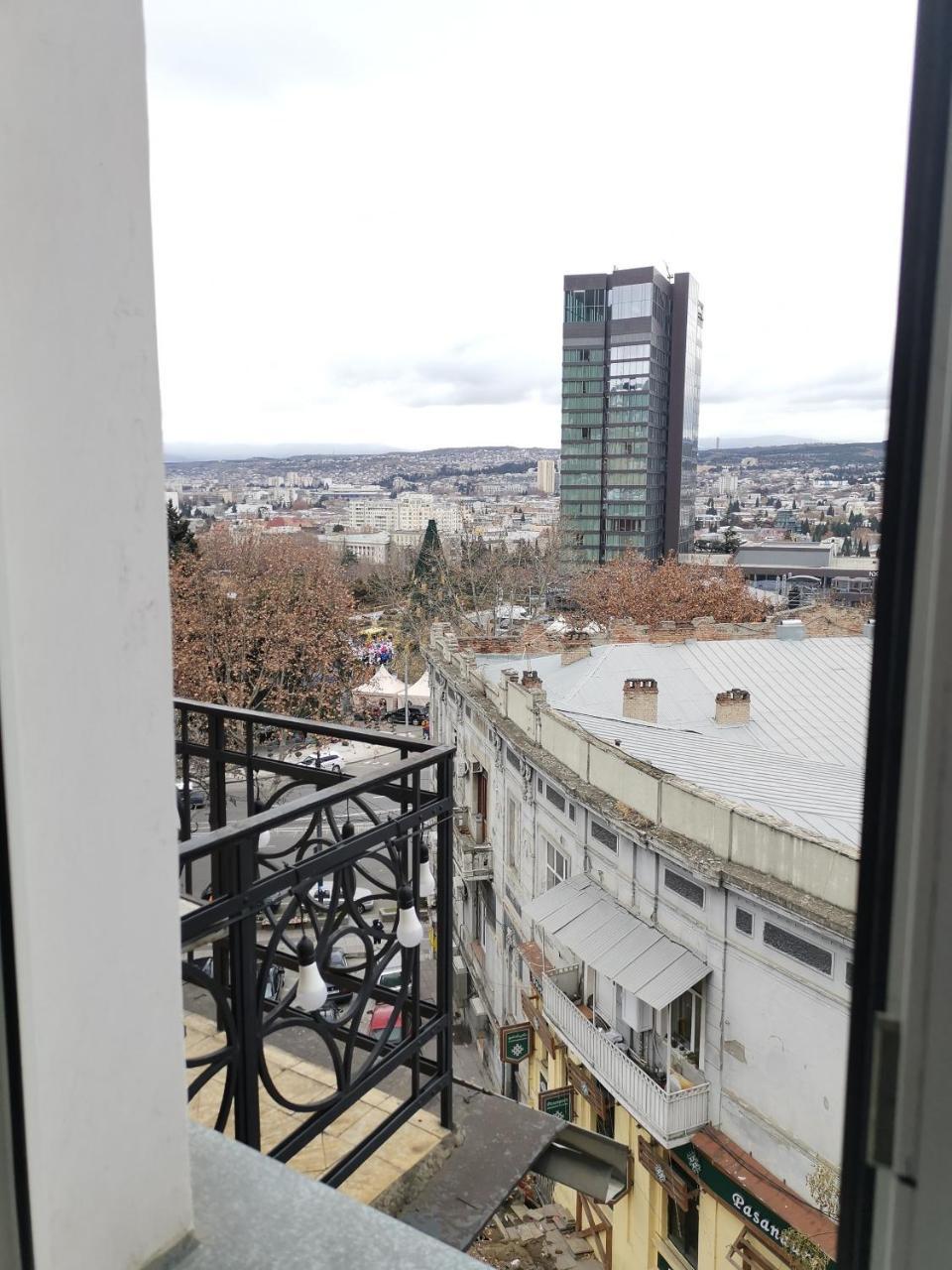 Griboedov Hostel & Suites ティビリシ エクステリア 写真