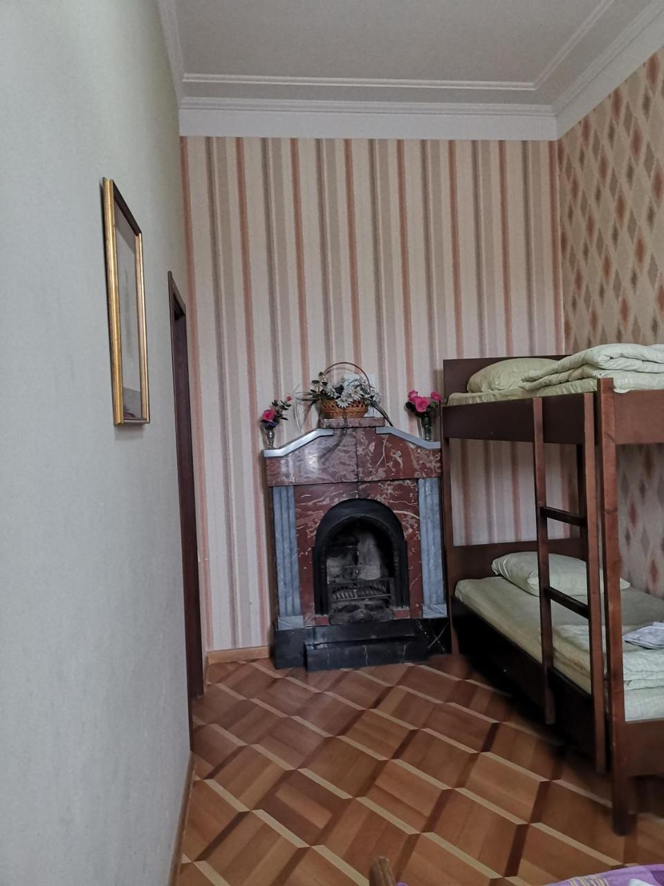 Griboedov Hostel & Suites ティビリシ エクステリア 写真