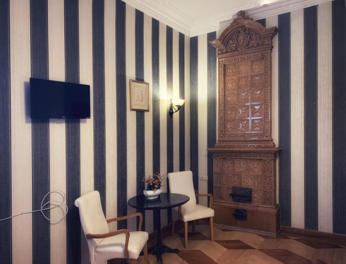 Griboedov Hostel & Suites ティビリシ エクステリア 写真