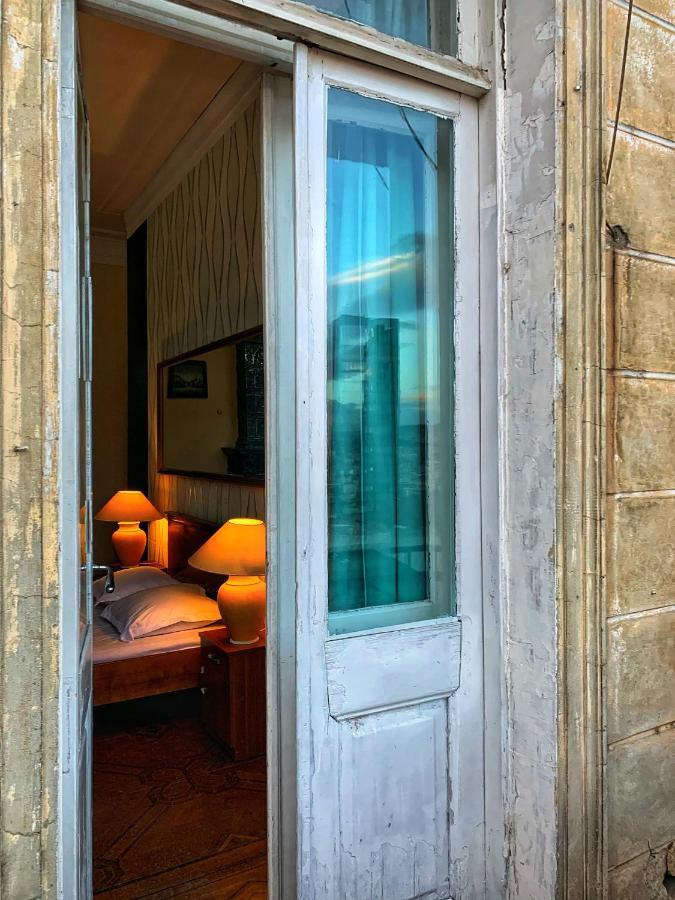 Griboedov Hostel & Suites ティビリシ エクステリア 写真
