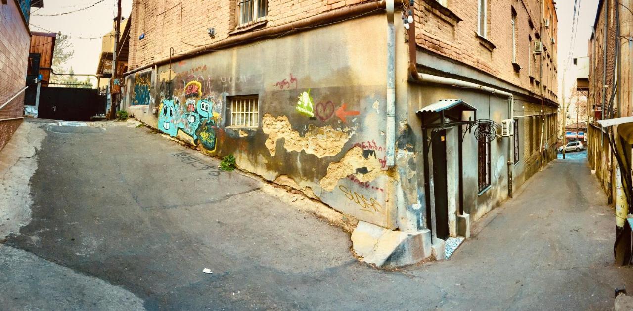 Griboedov Hostel & Suites ティビリシ エクステリア 写真